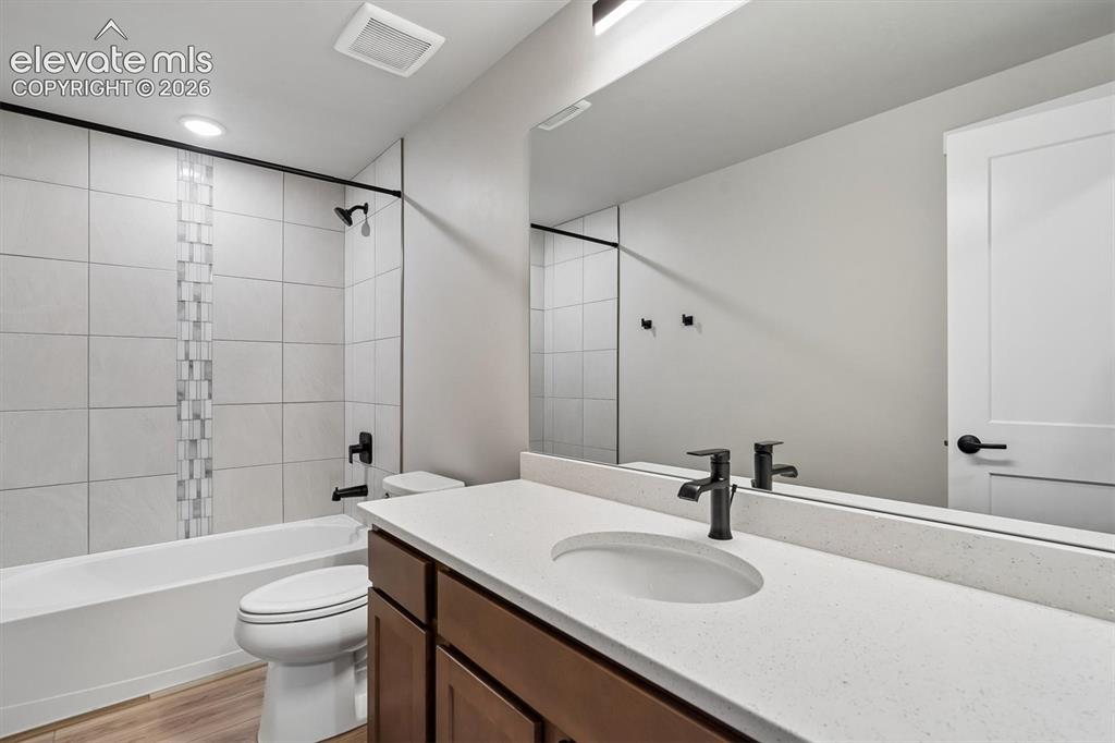 Image 13 of 21: Bathroom