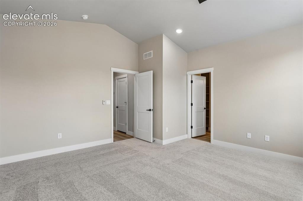 Image 15 of 21: Bedroom