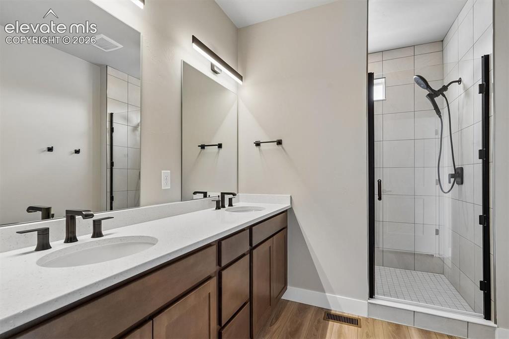 Image 17 of 21: Bathroom