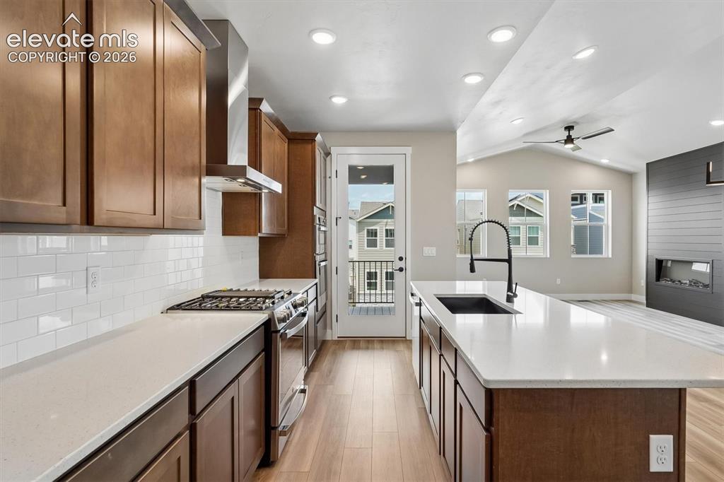 Image 5 of 21: Kitchen