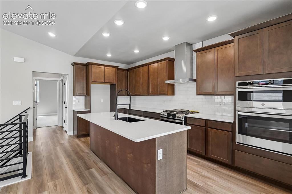 Image 7 of 21: Kitchen