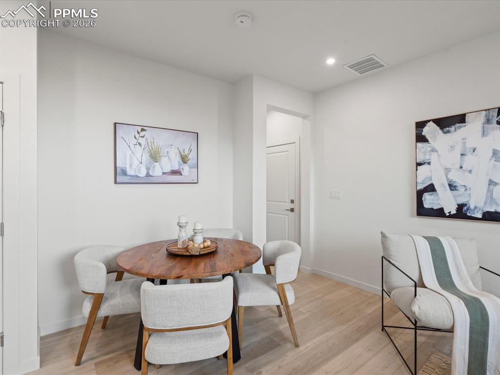 Image 10 of 26: Dining Area