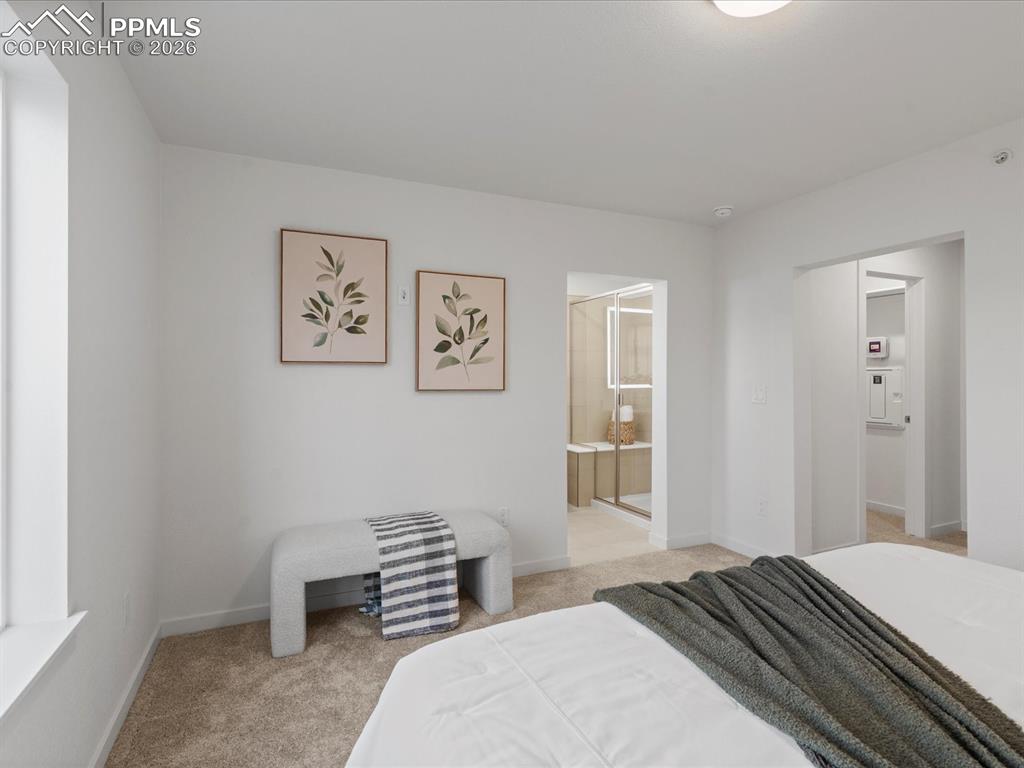 Image 16 of 26: Bedroom