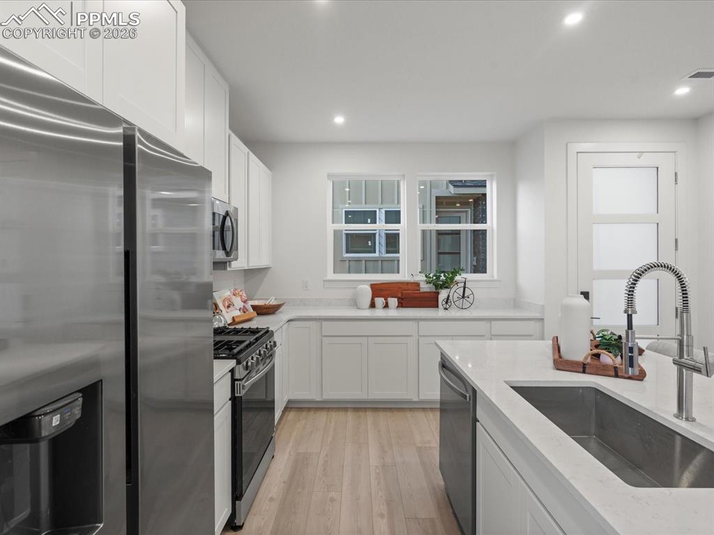 Image 5 of 26: Kitchen