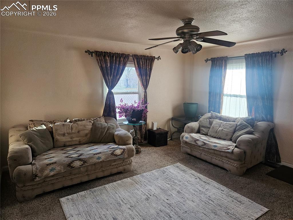 Image 2 of 7: Living Room