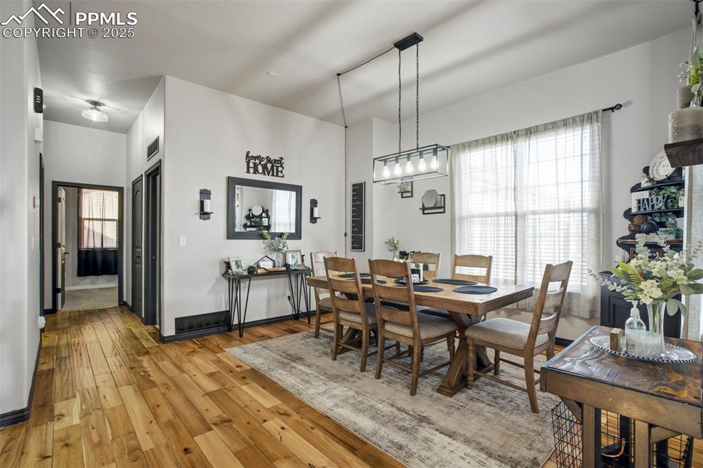 Image 11 of 41: Dining Area