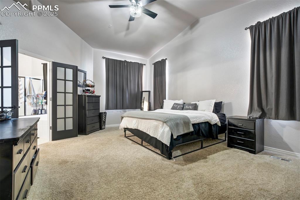 Image 14 of 41: Bedroom