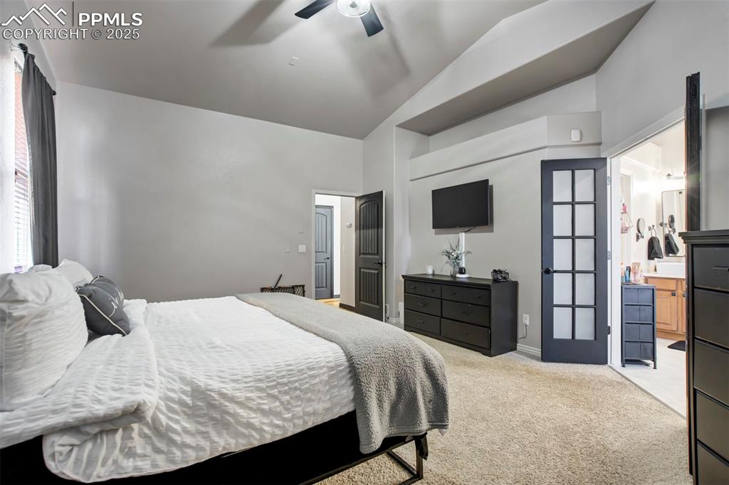 Image 15 of 41: Bedroom