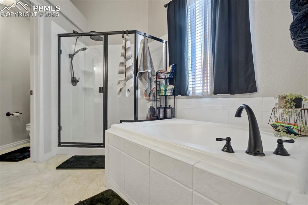 Image 16 of 41: Bathroom