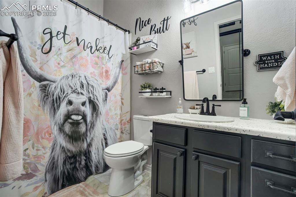 Image 22 of 41: Bathroom