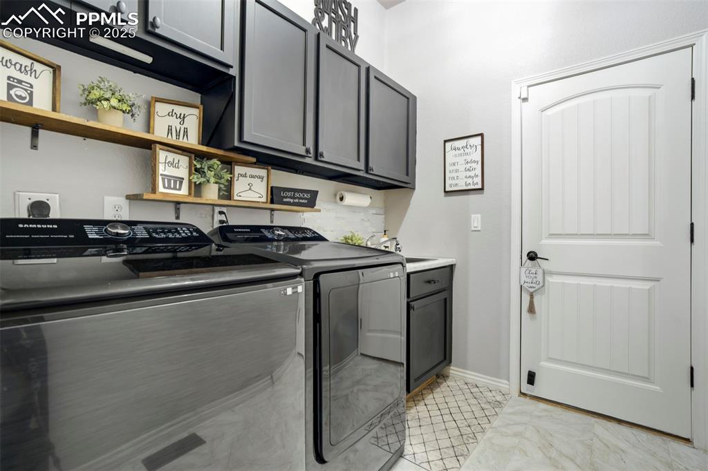 Image 23 of 41: Laundry