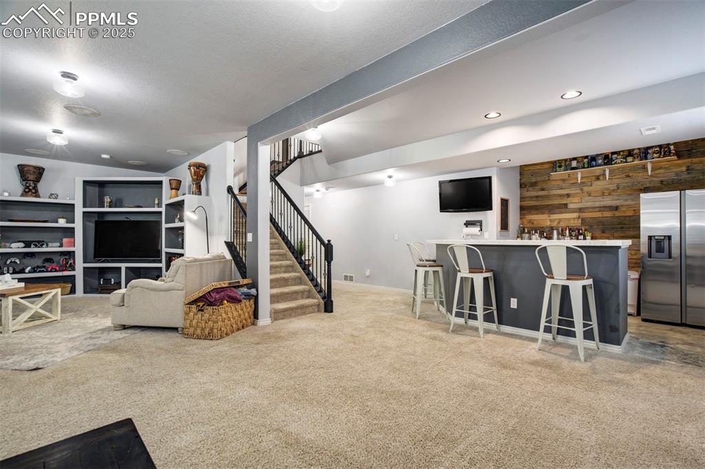 Image 25 of 41: Living Room