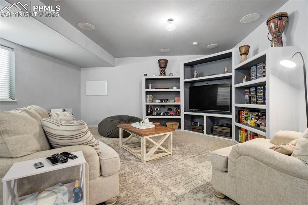 Image 26 of 41: Living Room