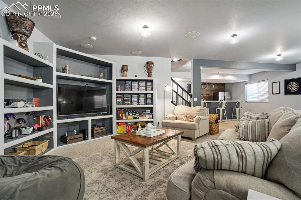 Image 27 of 41: Living Room