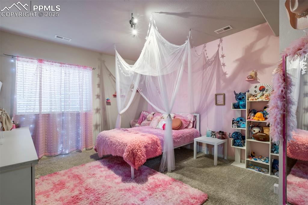 Image 32 of 41: Bedroom