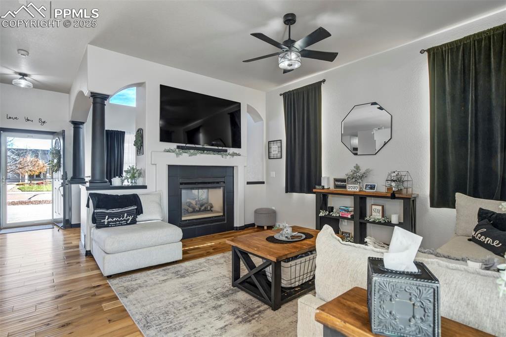 Image 6 of 41: Living Room