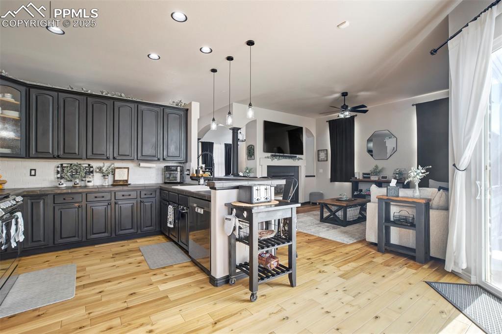 Image 9 of 41: Kitchen