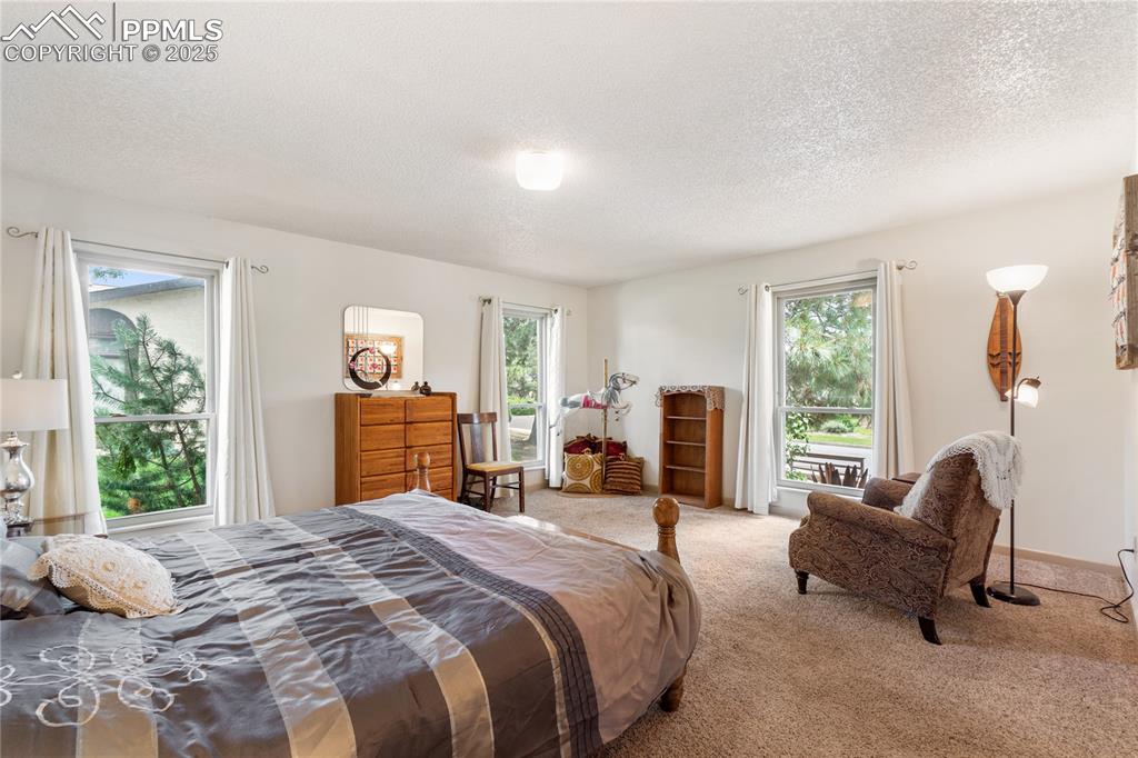 Image 23 of 37: Very spacious primary bedroom