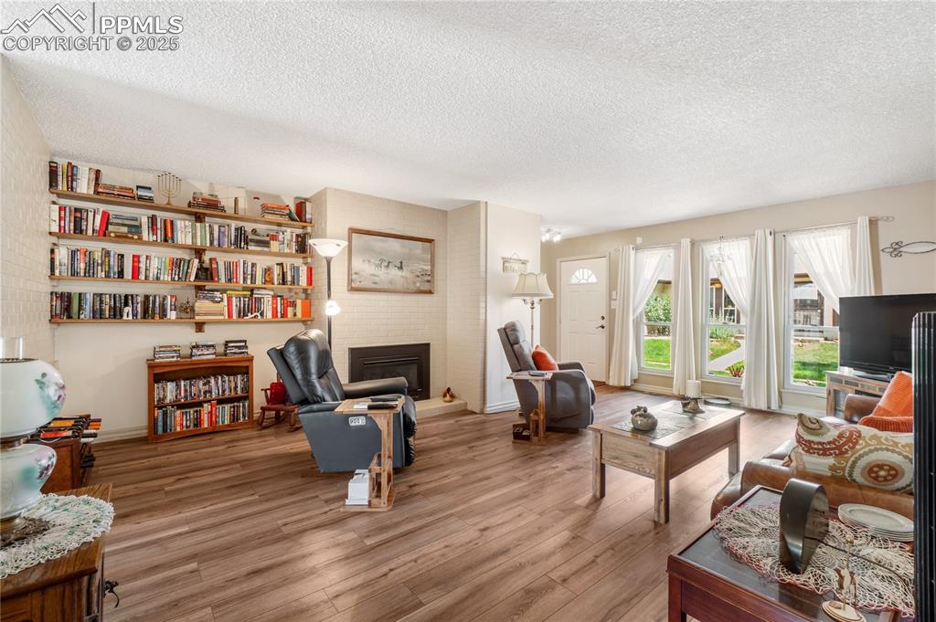 Image 6 of 37: Gas Fireplace