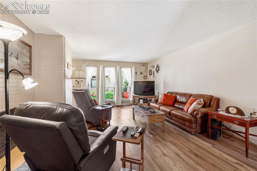 Image 7 of 37: Lots of natural light