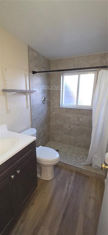 Image 11 of 14: Bathroom