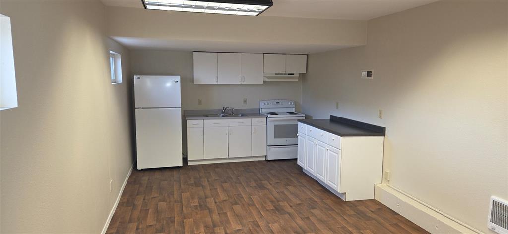 Image 3 of 14: Kitchen