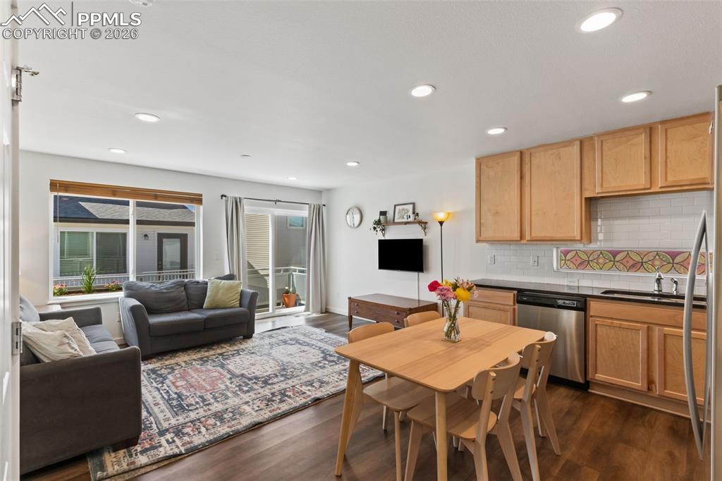 Image 10 of 27: Kitchen