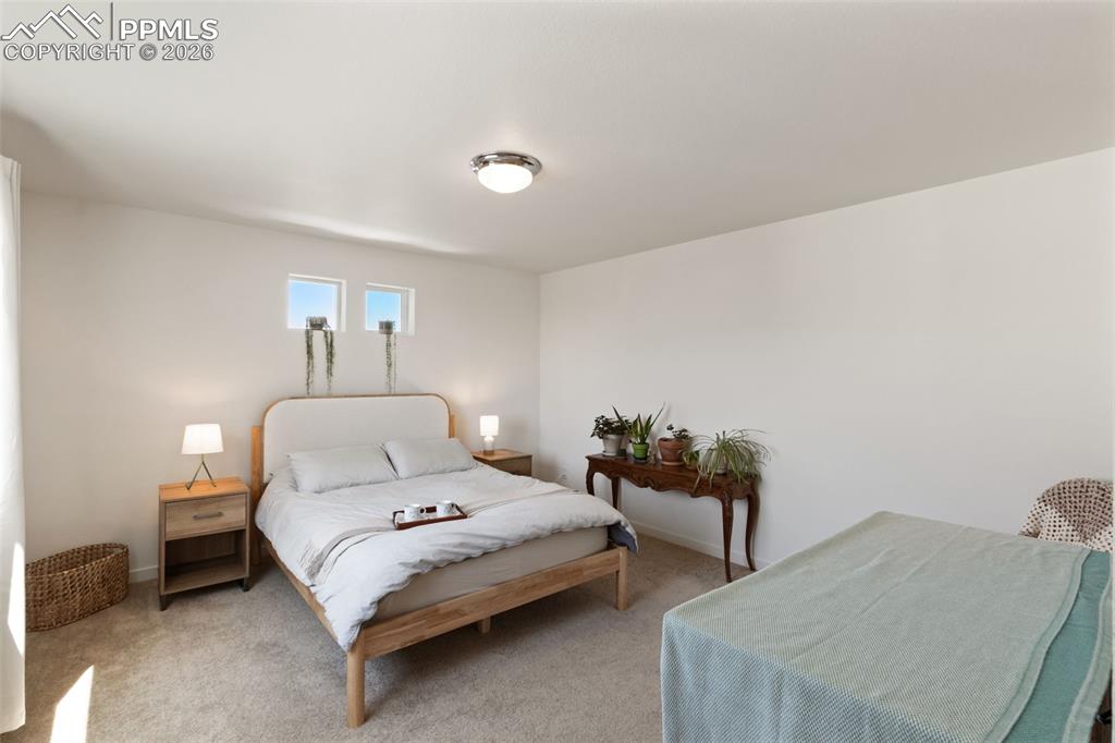 Image 11 of 27: Bedroom