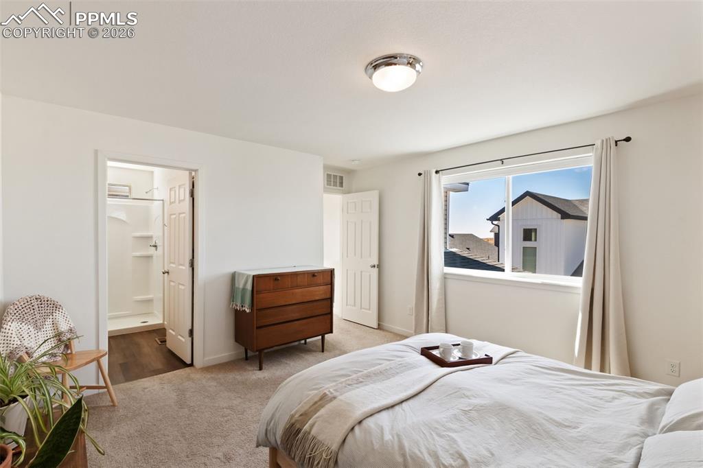 Image 12 of 27: Bedroom