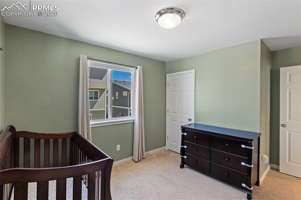 Image 18 of 27: Bedroom