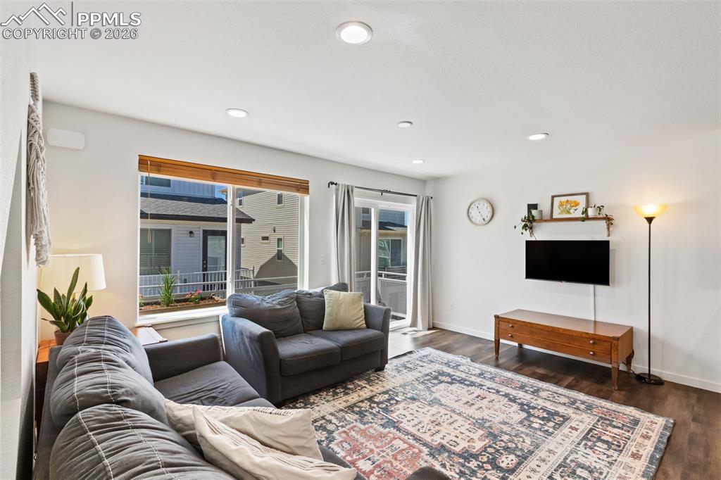 Image 5 of 27: Living Room