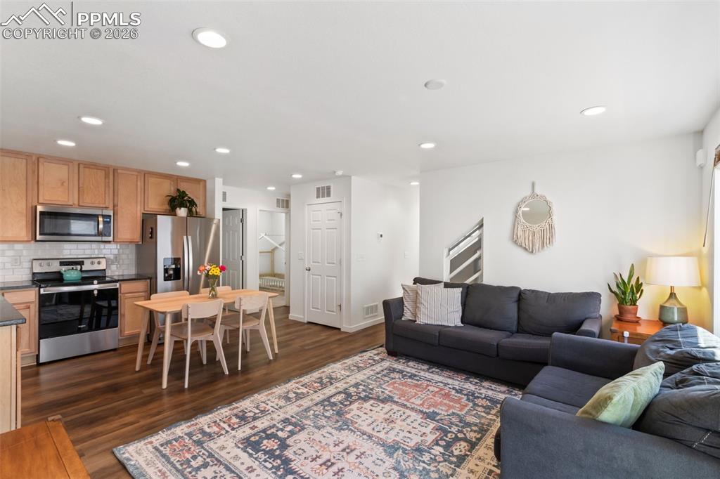 Image 6 of 27: Living Room