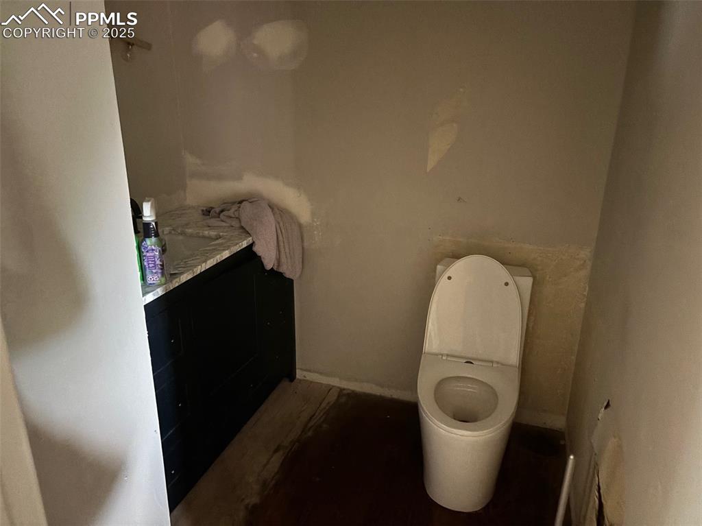 Image 12 of 21: Bathroom
