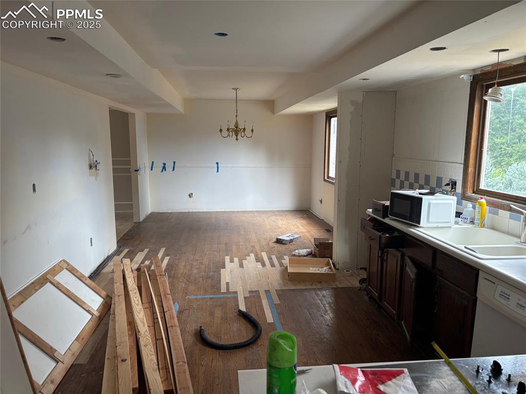 Image 6 of 21: Kitchen
