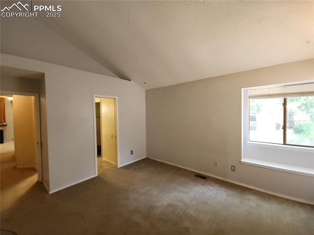 Image 11 of 18: Bedroom