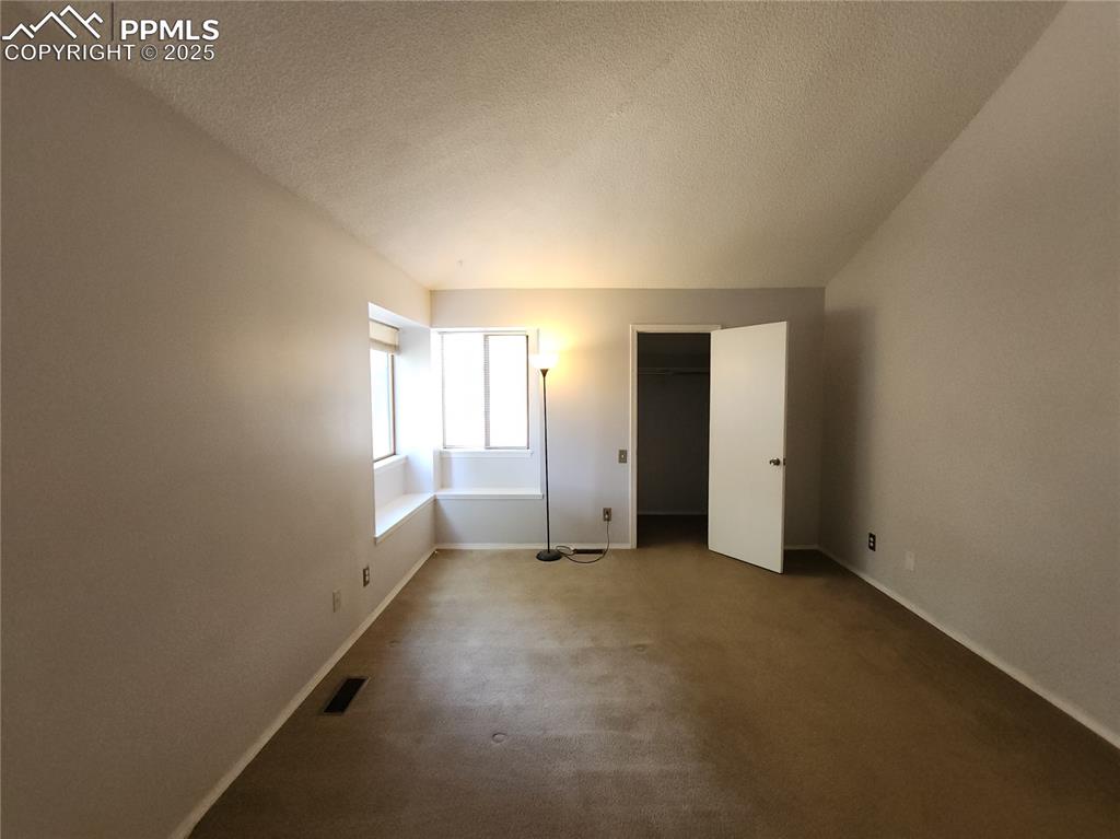 Image 12 of 18: Bedroom