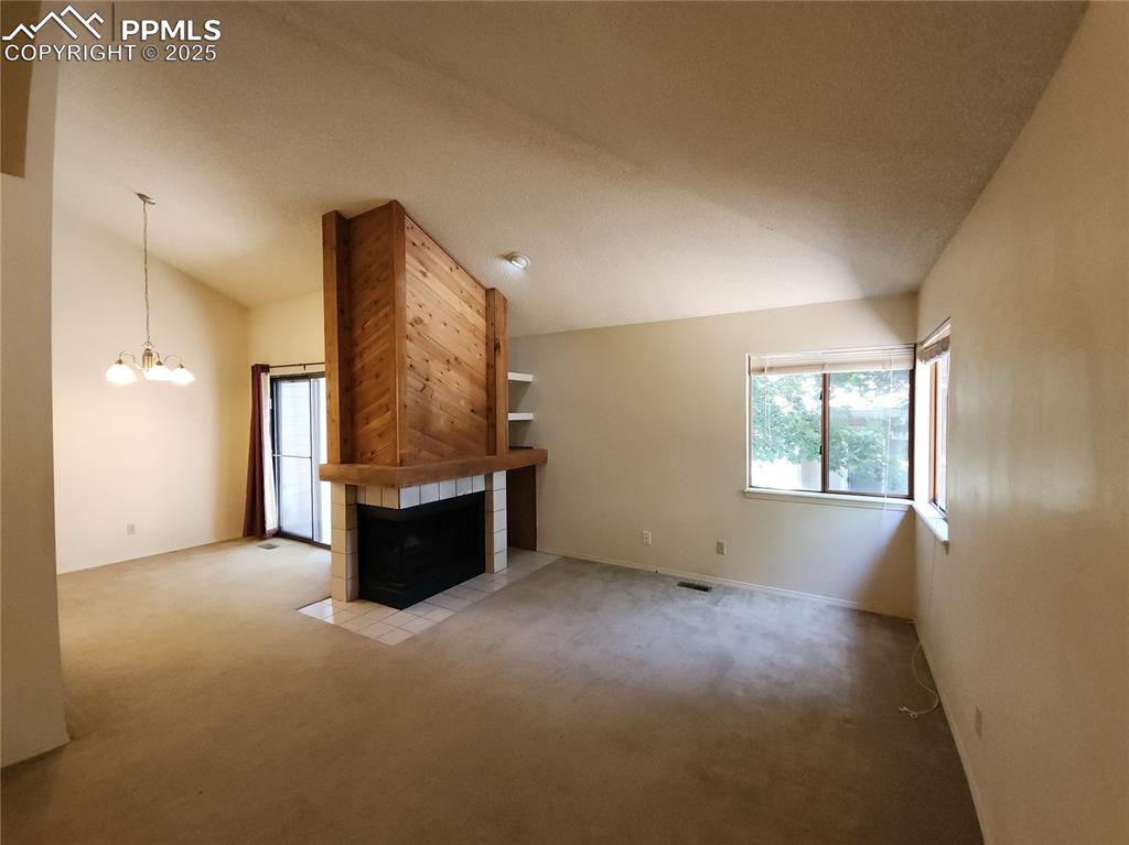 Image 5 of 18: Living Room