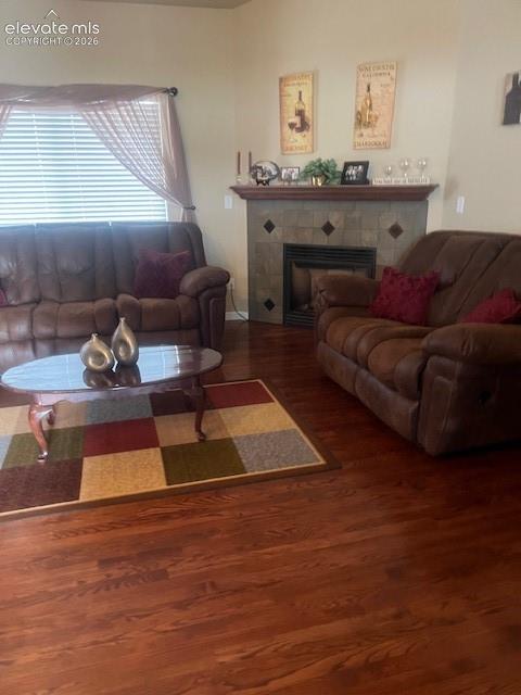 Image 21 of 29: Living Room