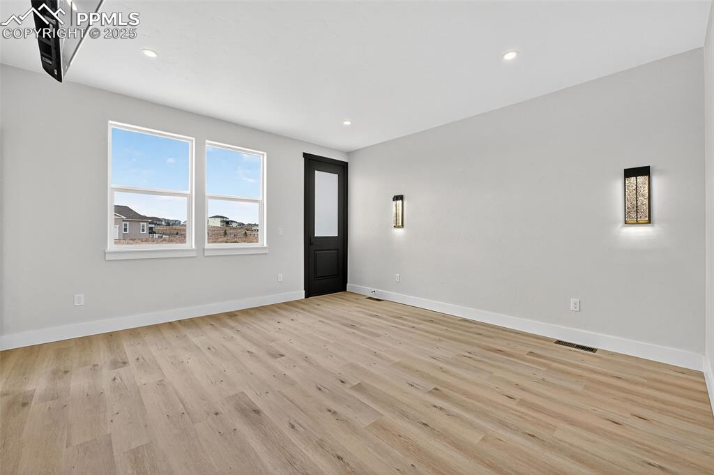 Image 19 of 42: Entry