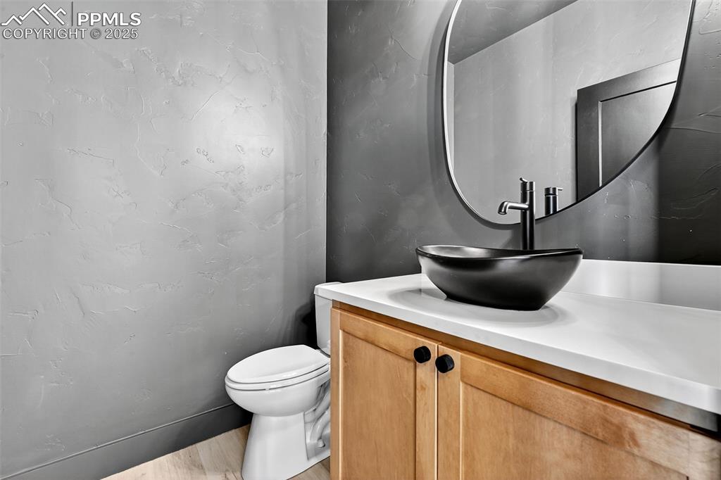 Image 24 of 42: Bathroom