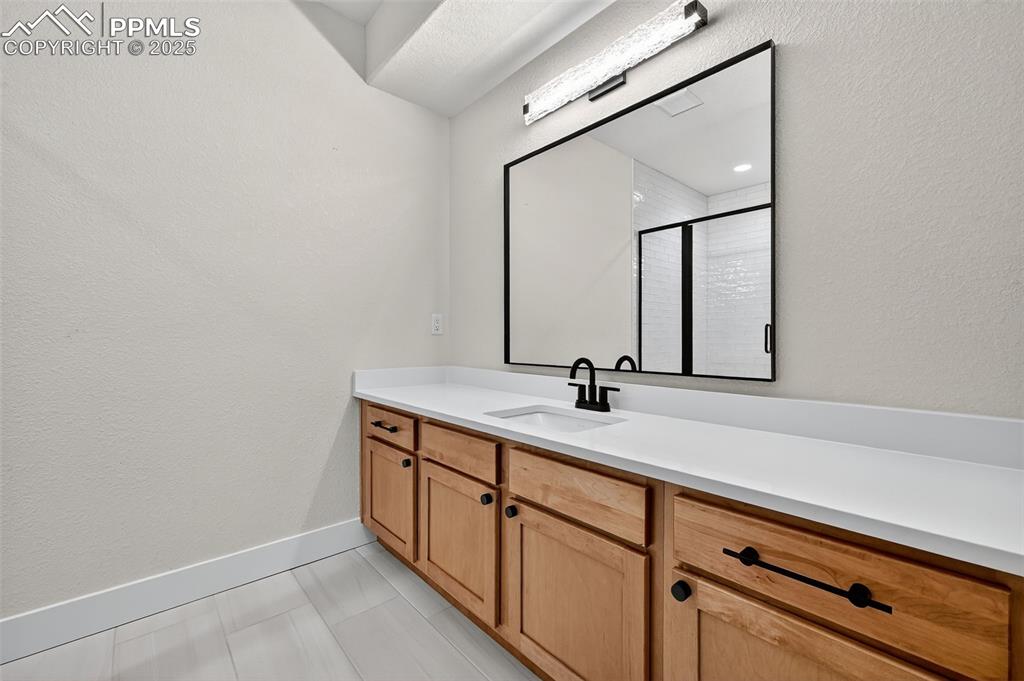 Image 28 of 42: Bathroom