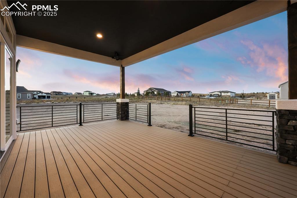 Image 32 of 42: Deck