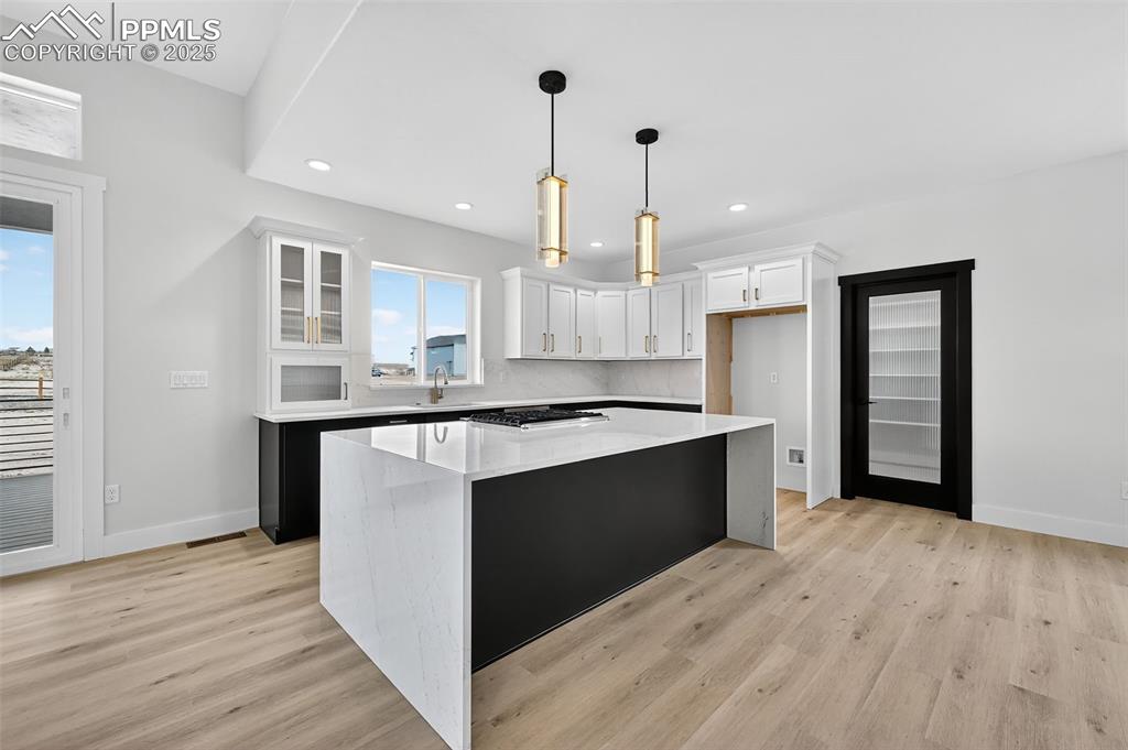 Image 9 of 42: Kitchen