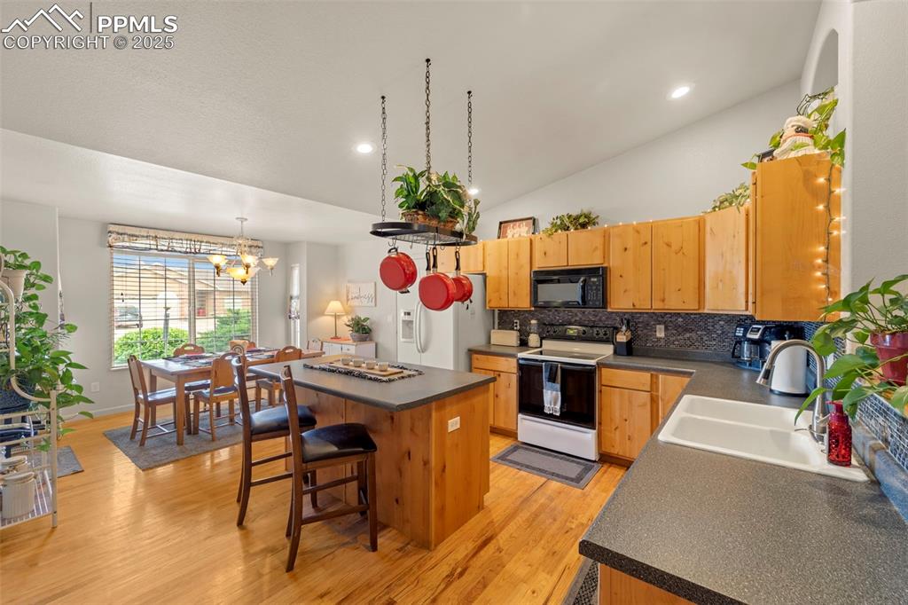 Image 12 of 36: Kitchen