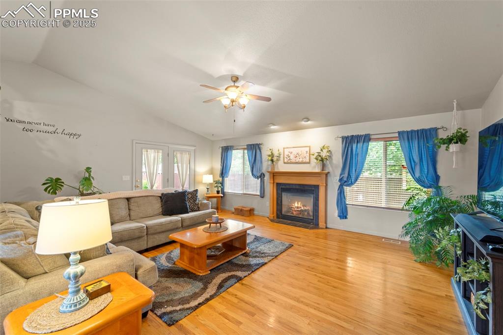 Image 13 of 36: Living Room