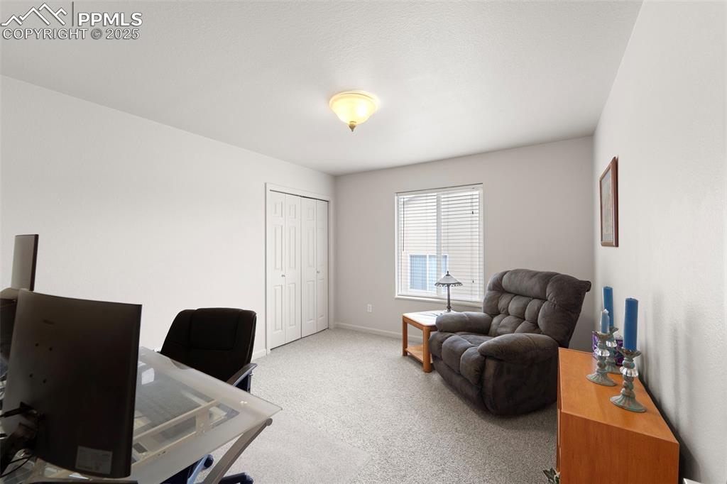 Image 21 of 36: Office