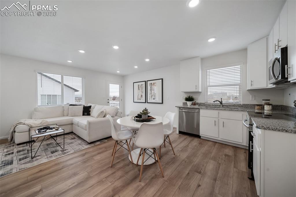 Image 17 of 24: Photos of a model home