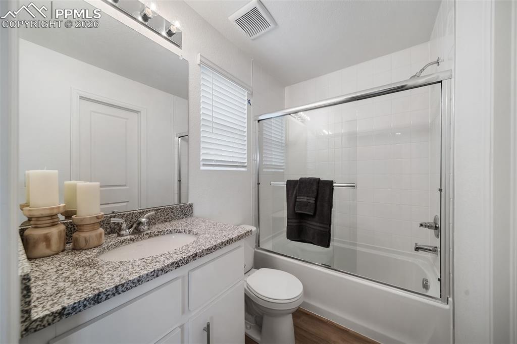Image 19 of 24: Photos of a model home