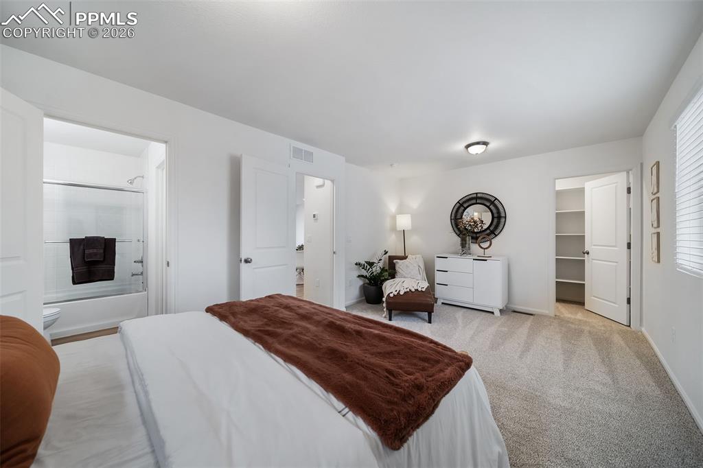 Image 21 of 24: Photos of a model home