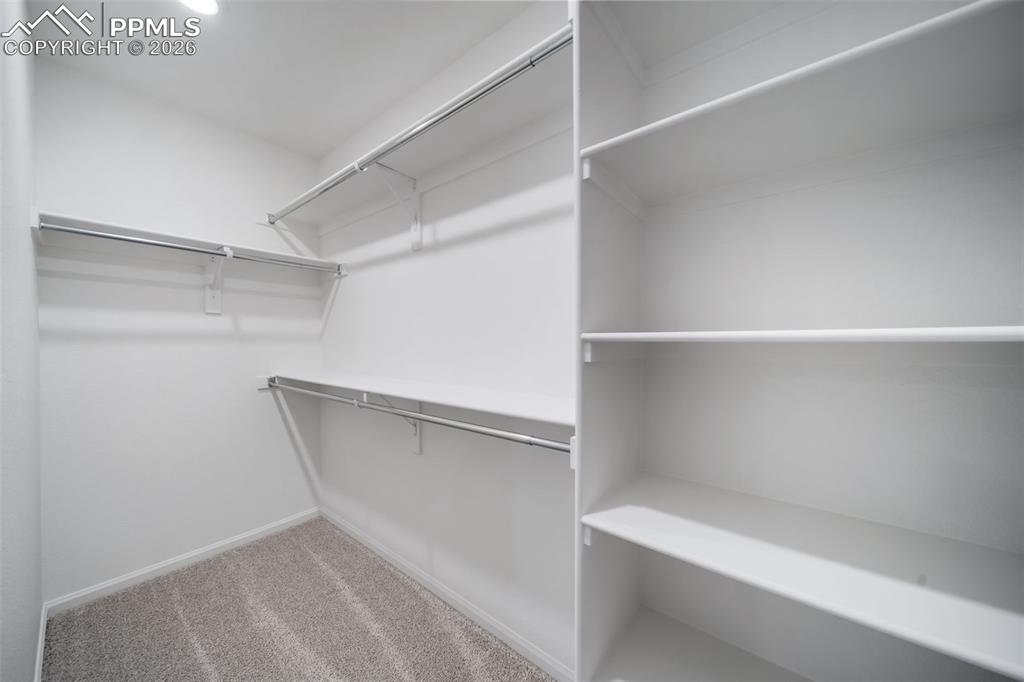 Image 23 of 24: Photos of a model home